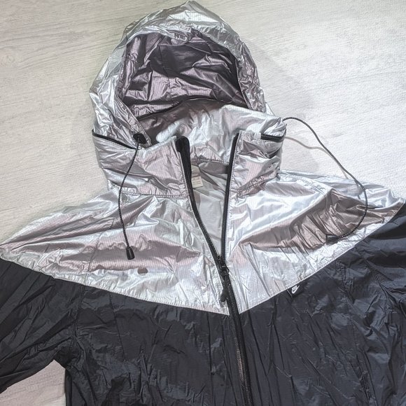Nike Other - Nike Lightweight Jacket w/ zip away hoodie (E42)